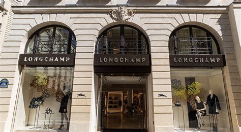 longchamp return store hours.